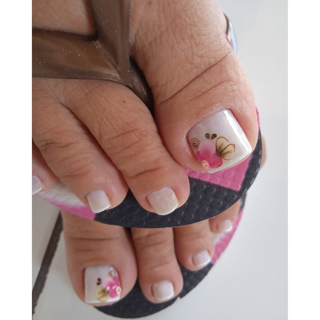 Explorando a Beleza dos 100 Adesivos para Unhas Decoradas: Corações, Flores, Frases e Animais 